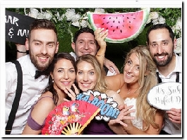 https://smartpicsuk.com/wedding-photo-booth/ website